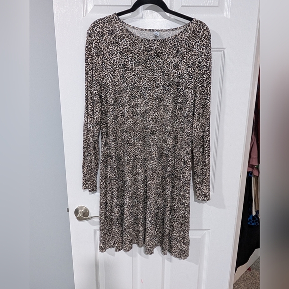 Old Navy Leopard Print Jersey-Knit Long Sleeve Swing Dress in Size XL - Picture 1 of 10